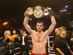 Stipe Drviš sa pojasom svjetskog prvaka po WBA verziji.
Oberhause, Nordrhein-Westfalen, Njemačka 28. travnja 2007. godine.  - Boksački klub Sveti Duje Split