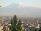 Armenija se nalazi na visoravni koja okružuje biblijsku planinu Ararat na kojoj je Noina arka pristala nakon velike poplave. Ararat je nacionalni simbol Armenije.Planina Ararat predstavljena je u centru armenskog grba.  - Boksački klub Sveti Duje Split